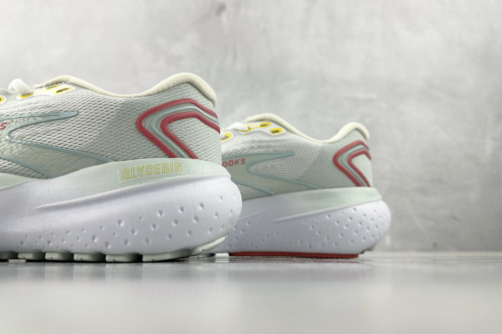 Brooks Basic Shoes White L-s