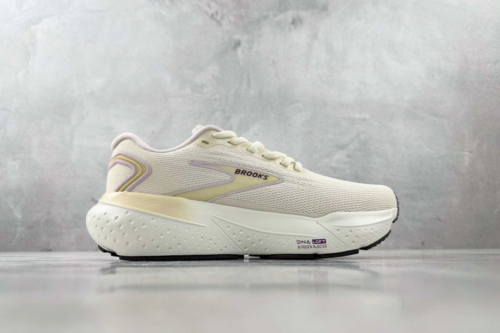 Brooks Basic Shoes White L-s