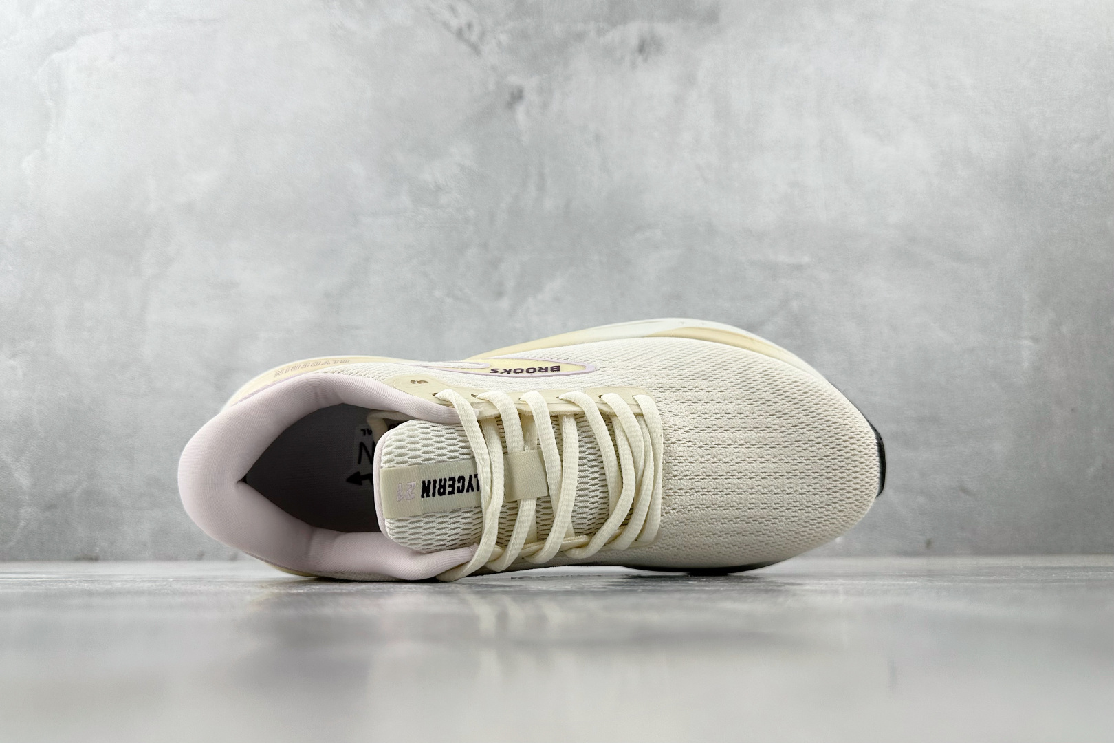 Brooks Basic Shoes White L-s