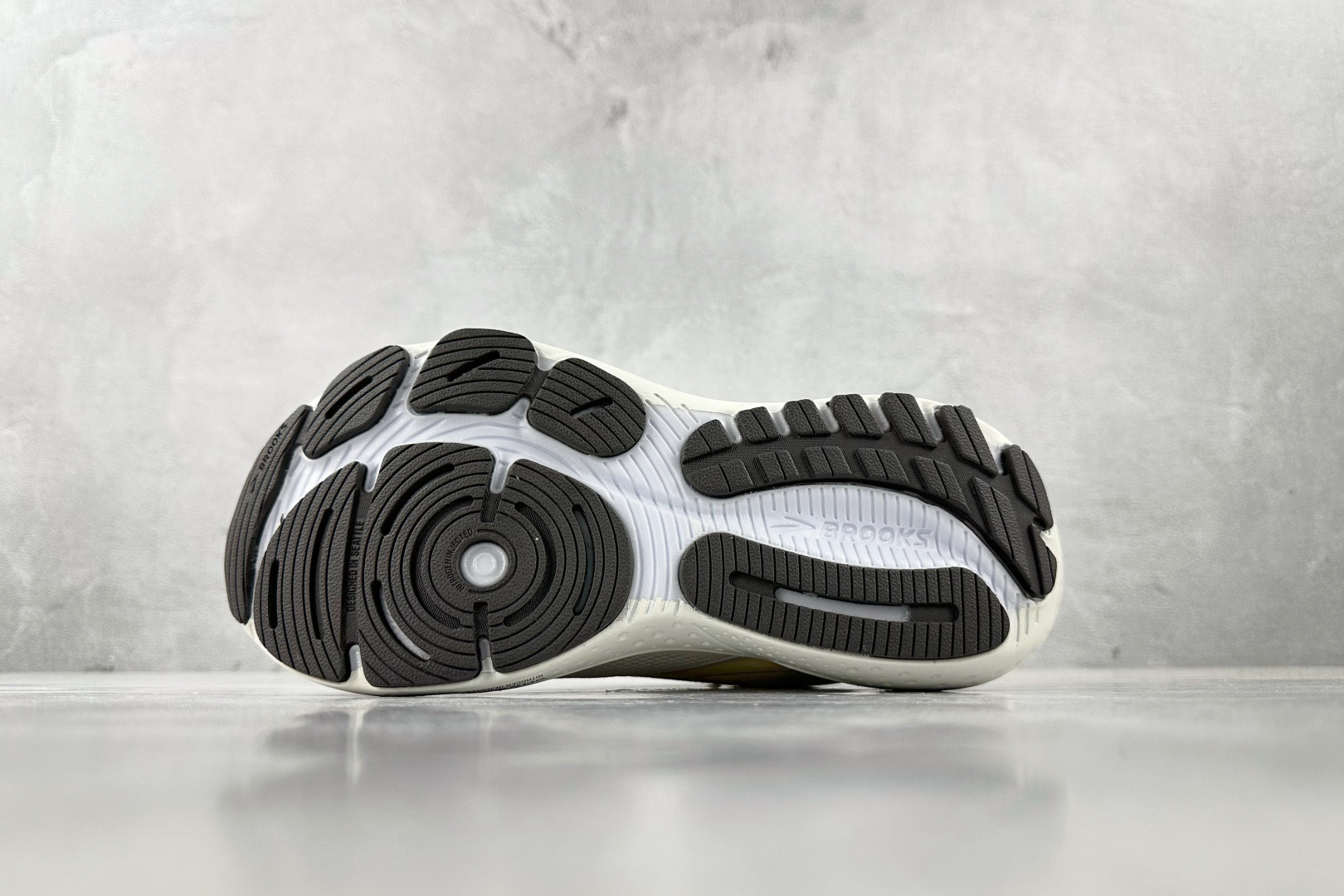 Brooks Basic Shoes White L-s