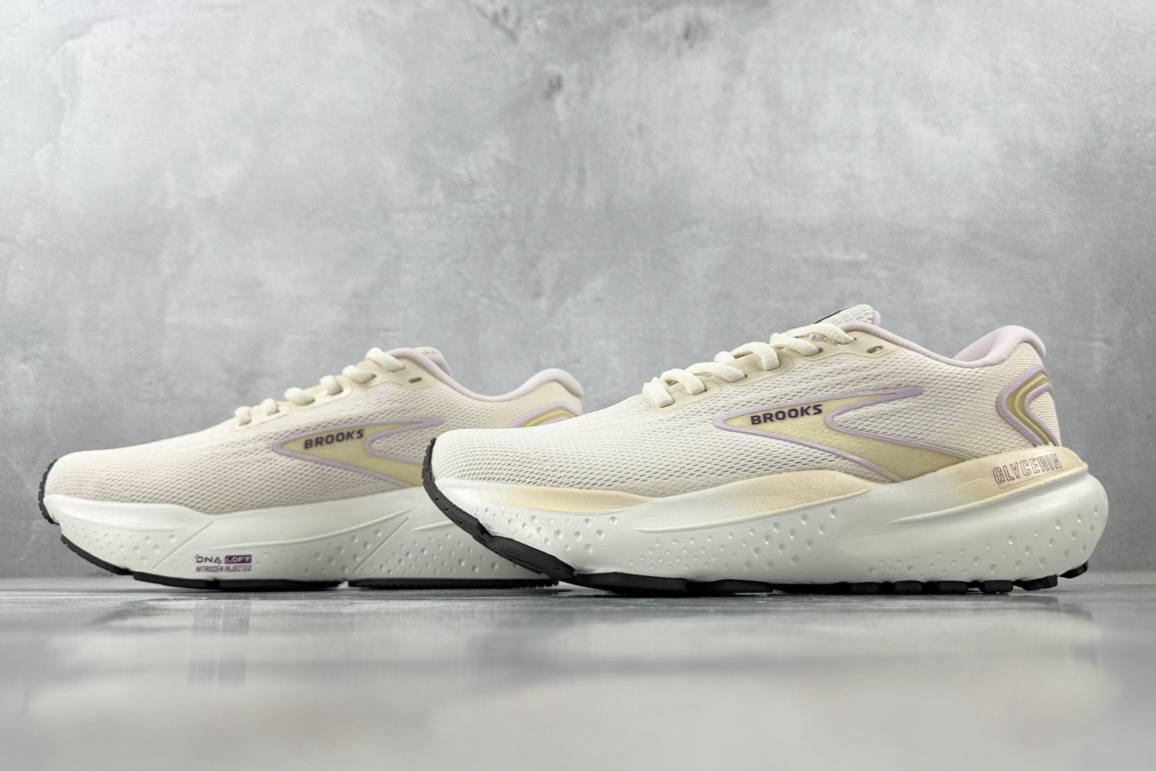 Brooks Basic Shoes White L-s