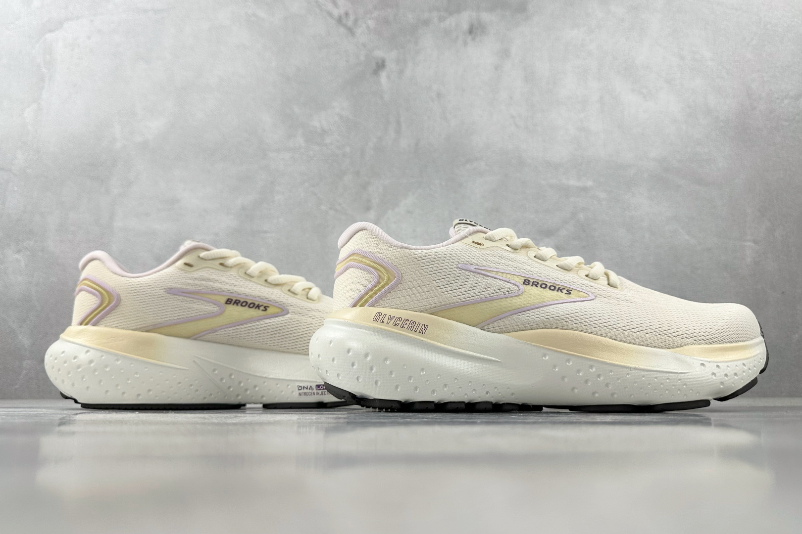 Brooks Basic Shoes White L-s