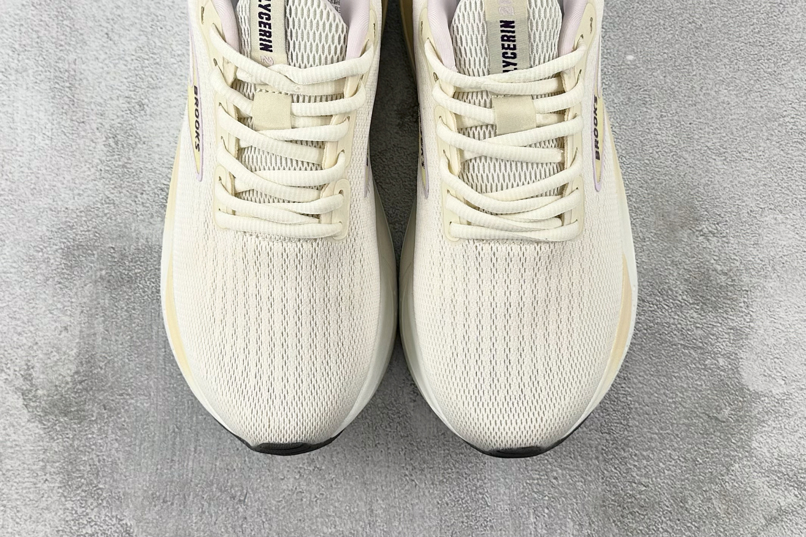 Brooks Basic Shoes White L-s