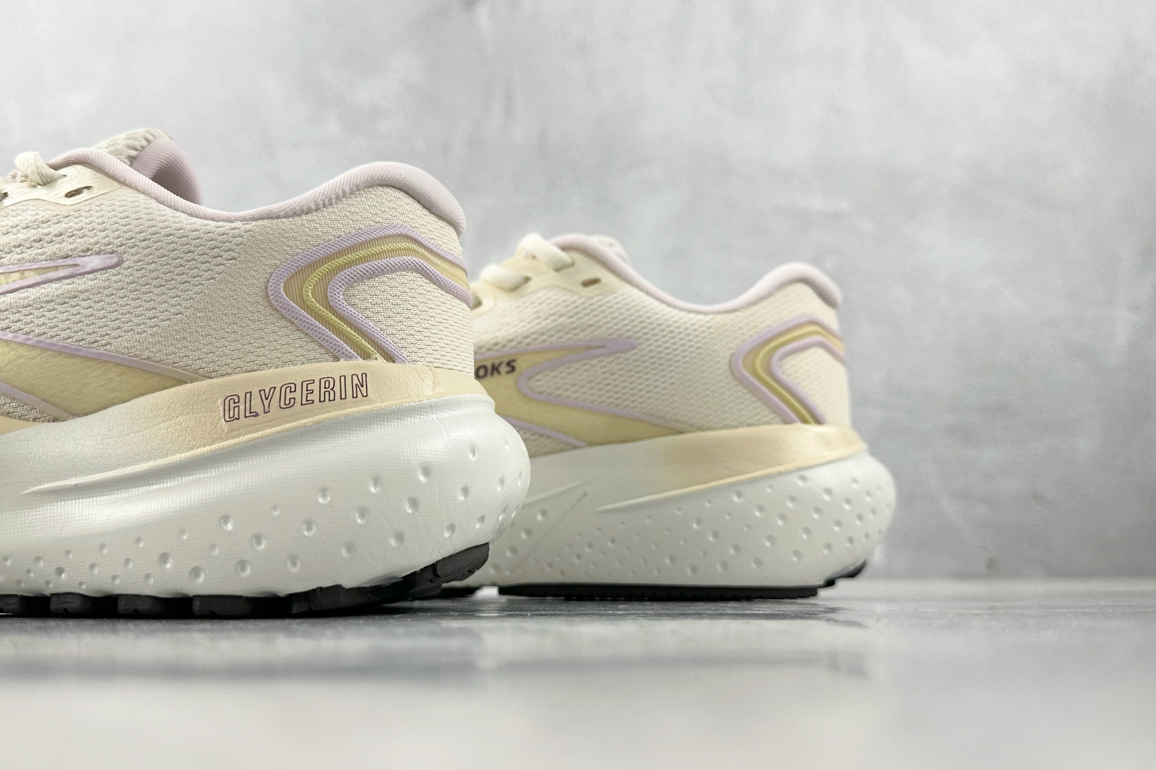 Brooks Basic Shoes White L-s