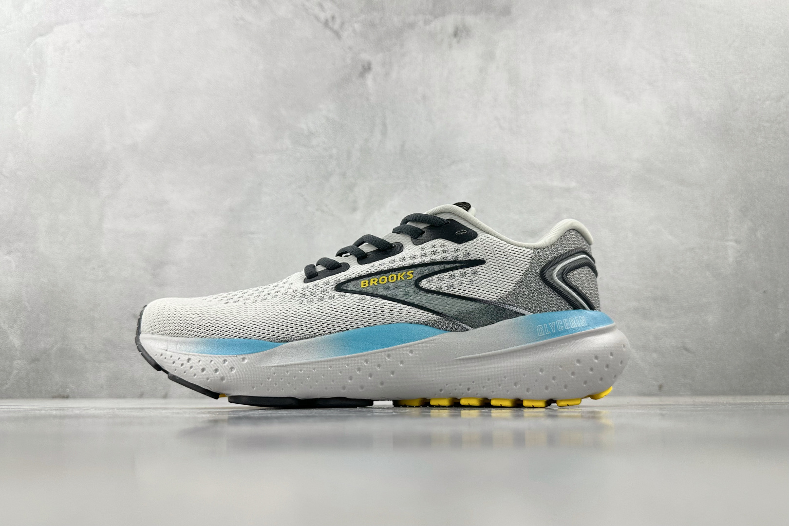 Brooks Basic Shoes White L-s