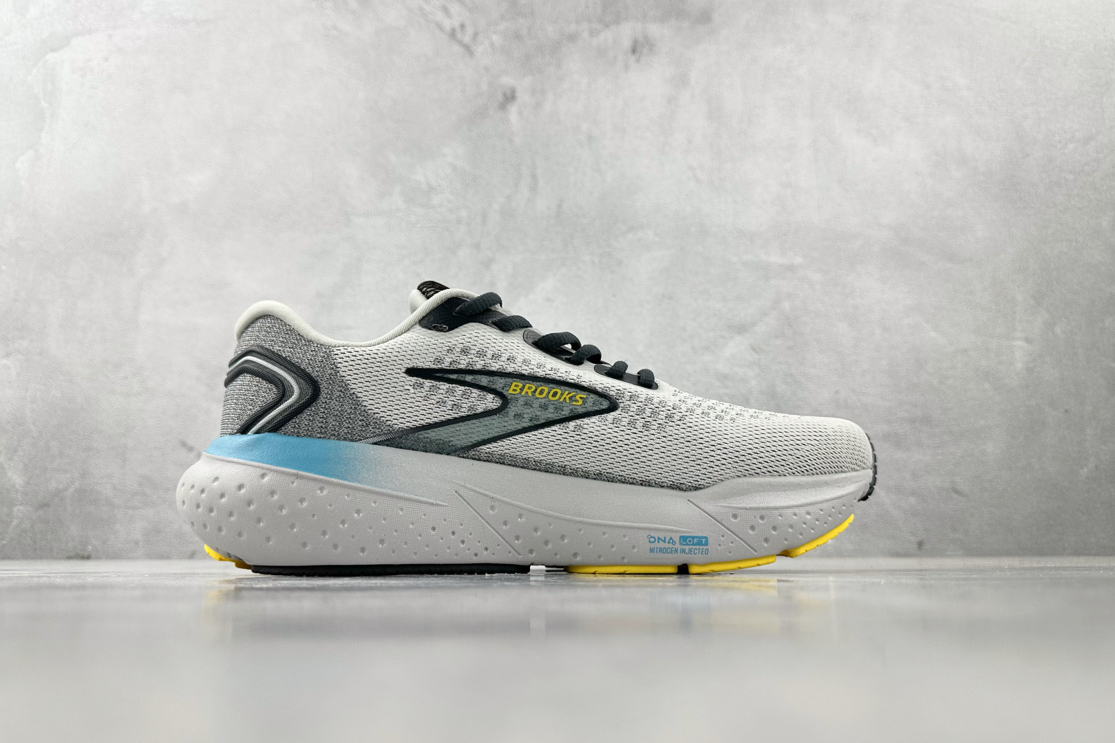 Brooks Basic Shoes White L-s