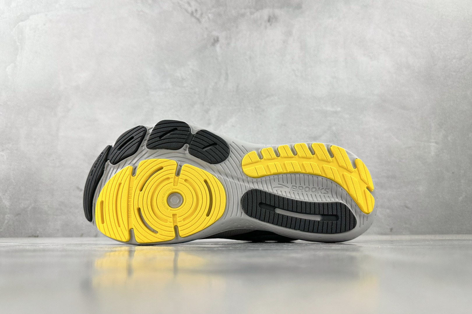 Brooks Basic Shoes White L-s