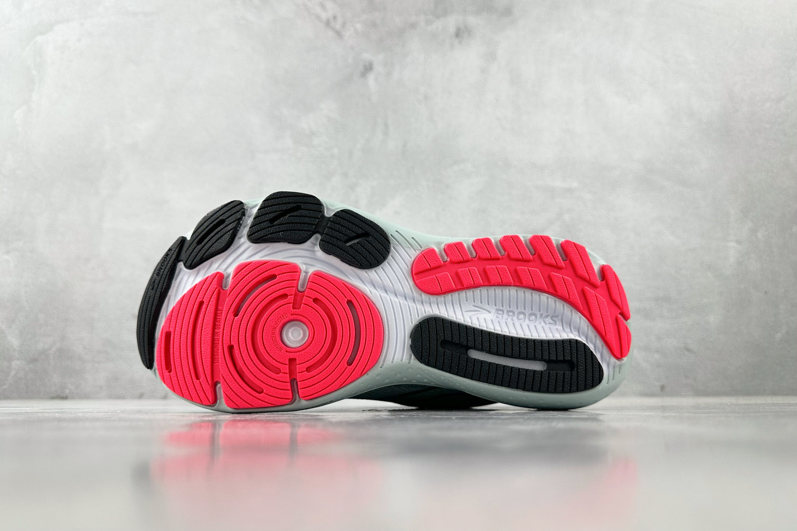 Brooks Basic Shoes White L-s