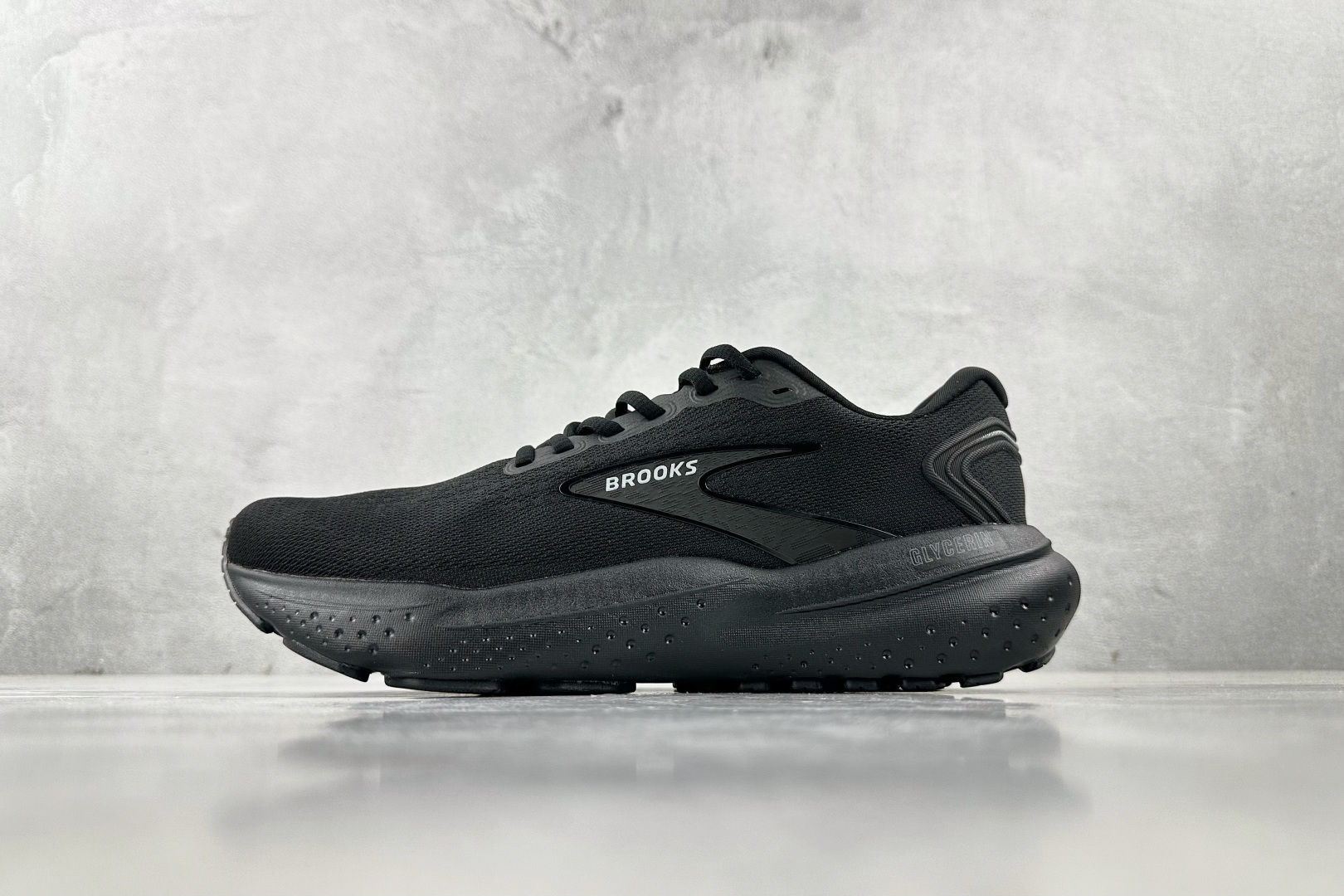 Brooks Basic Shoes White L-s