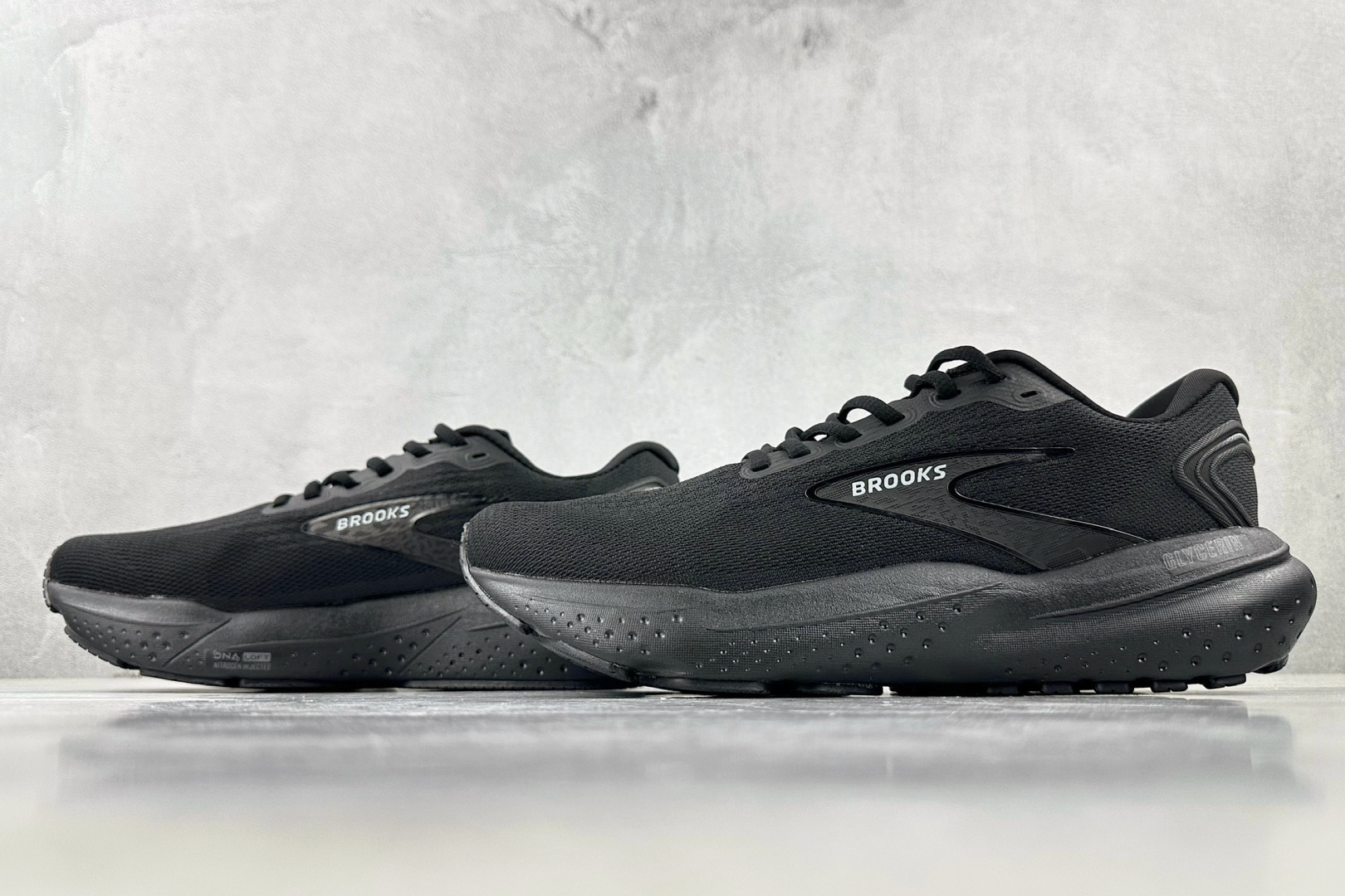 Brooks Basic Shoes White L-s