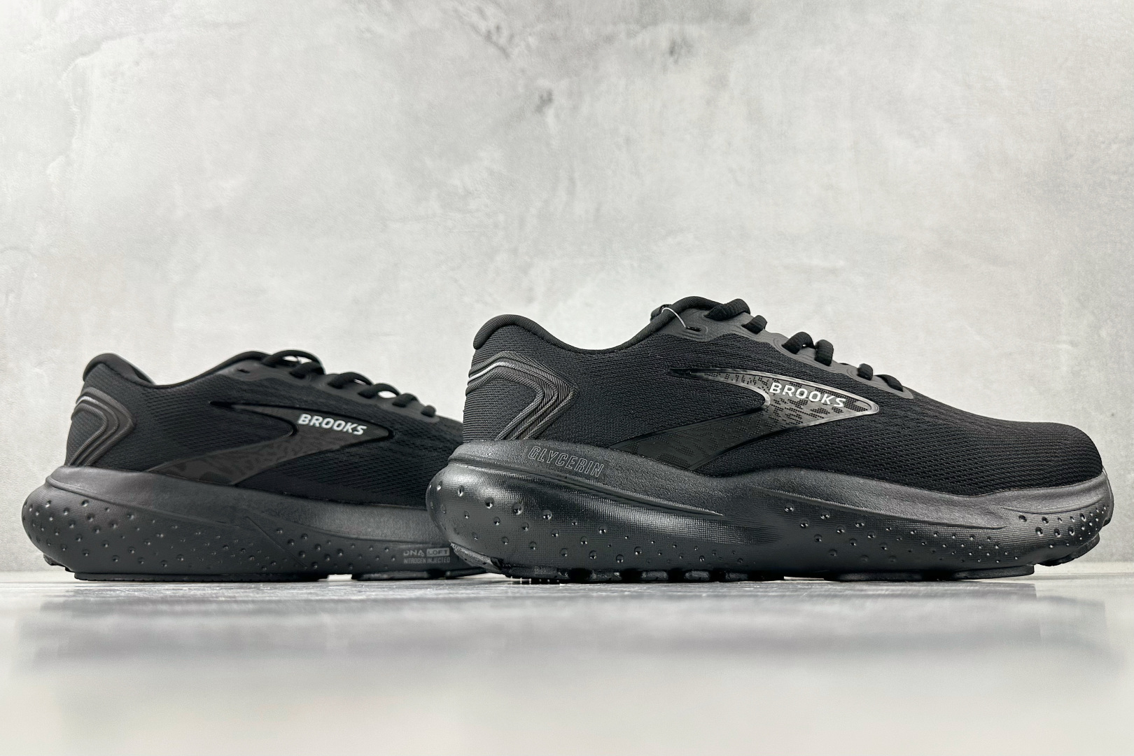 Brooks Basic Shoes White L-s