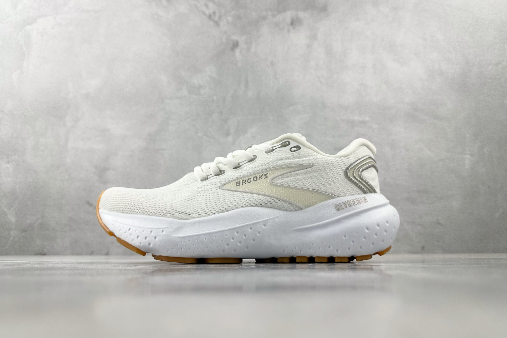 Brooks Basic Shoes White L-s