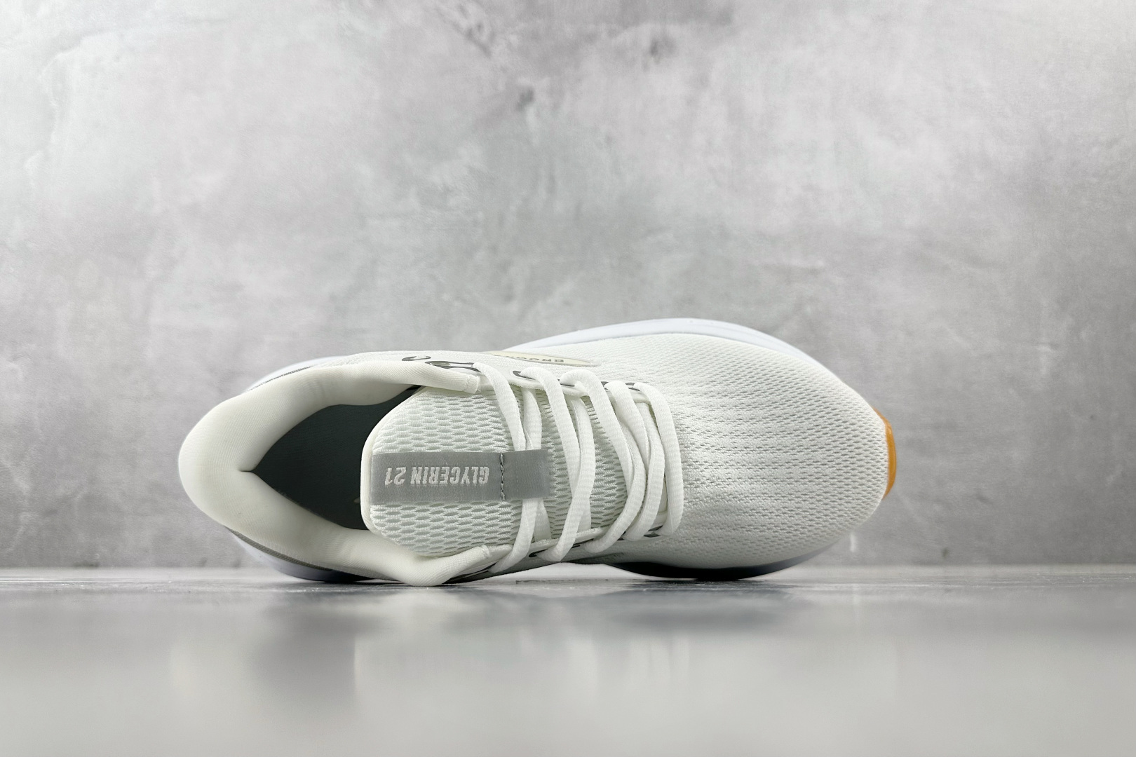 Brooks Basic Shoes White L-s