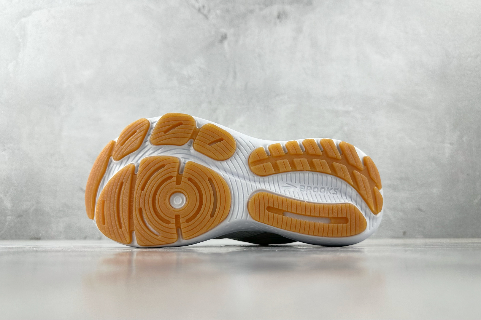 Brooks Basic Shoes White L-s