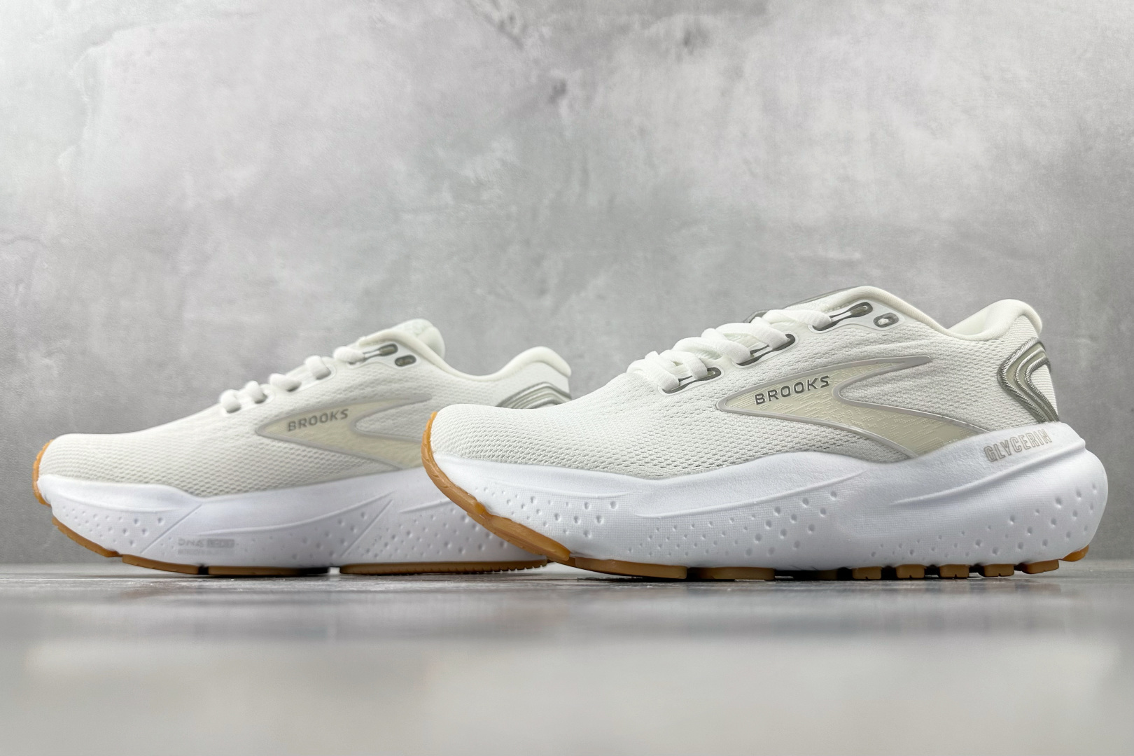 Brooks Basic Shoes White L-s