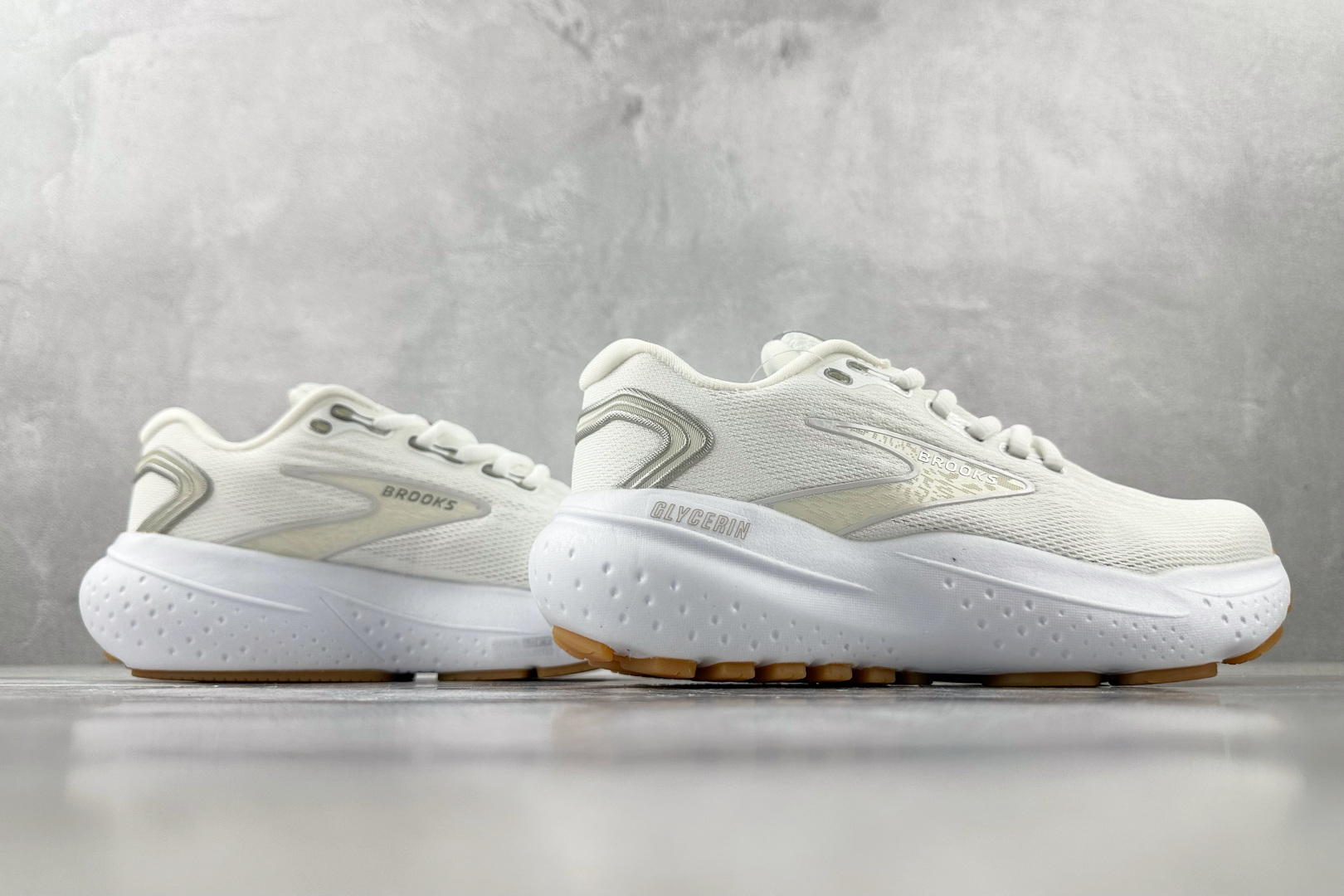 Brooks Basic Shoes White L-s