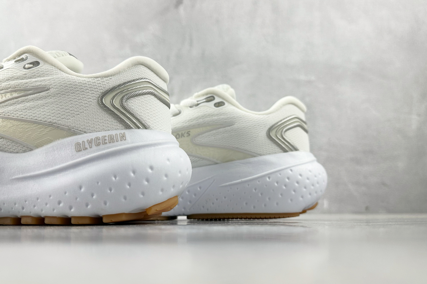 Brooks Basic Shoes White L-s