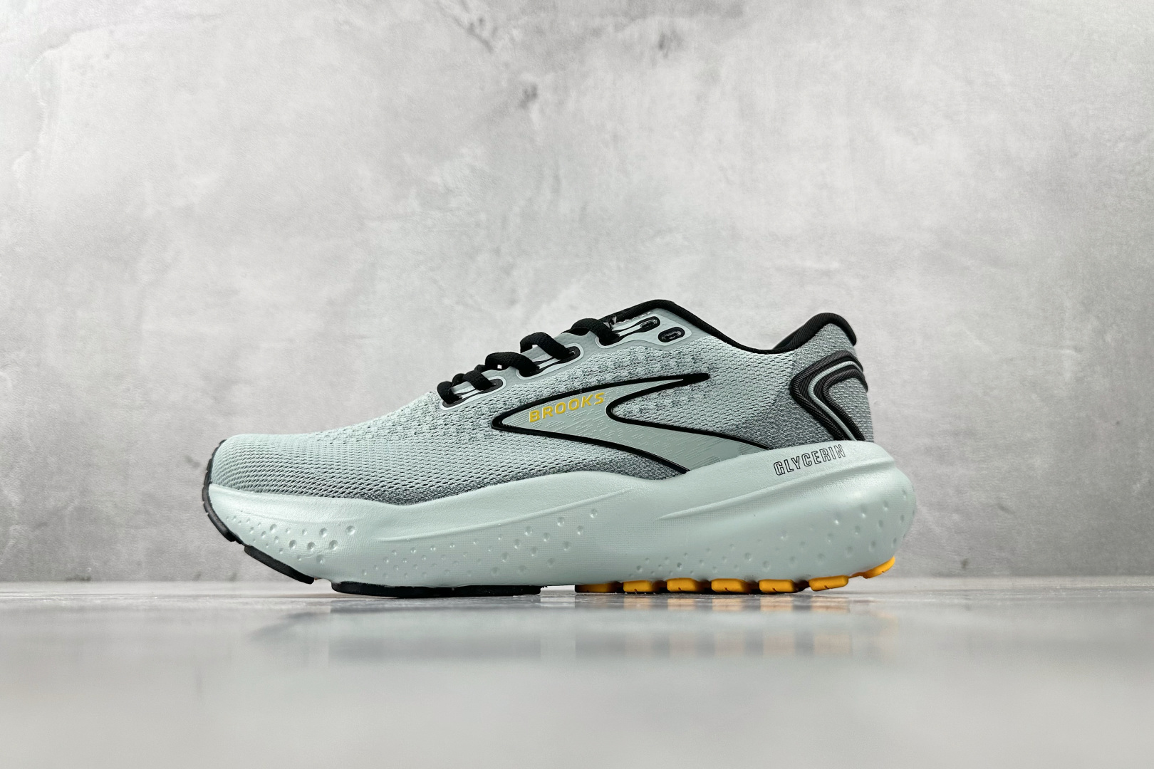 Brooks Basic Shoes White L-s