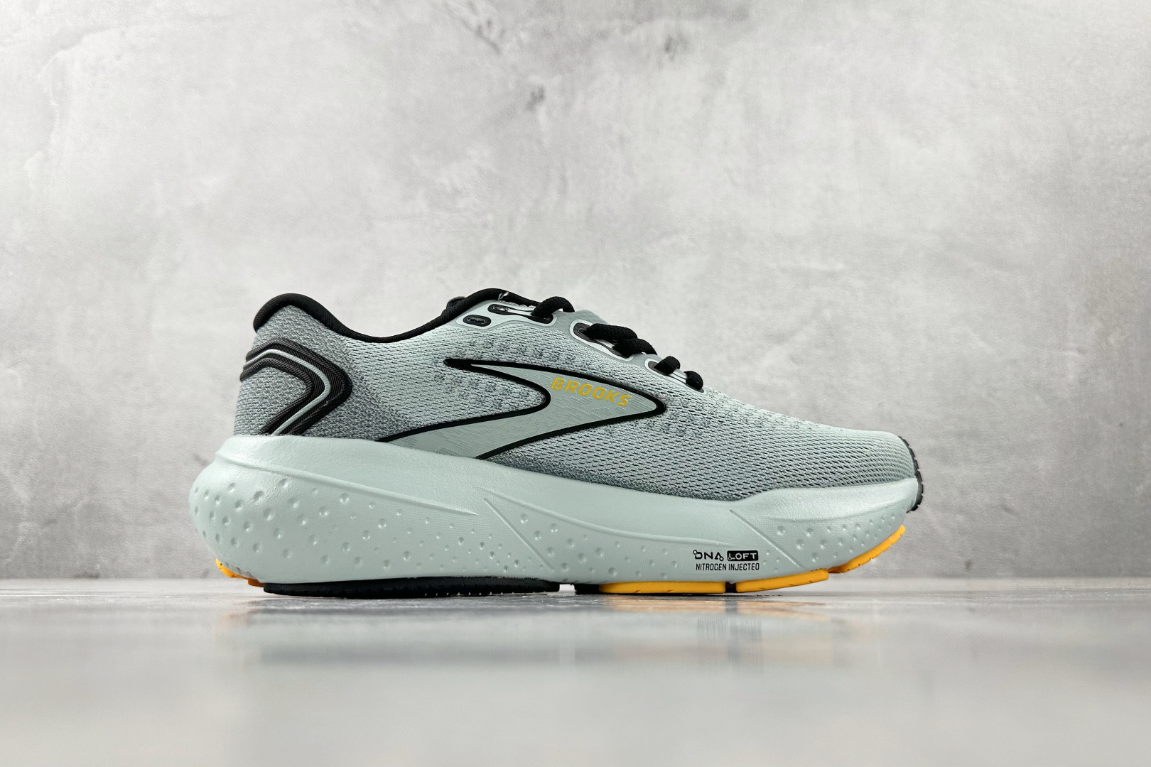 Brooks Basic Shoes White L-s