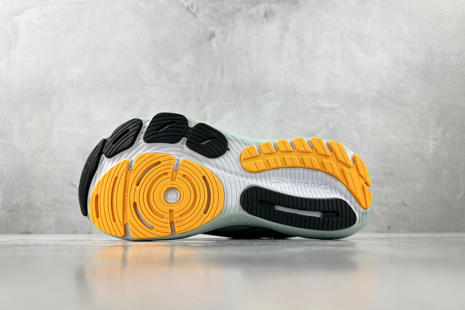 Brooks Basic Shoes White L-s