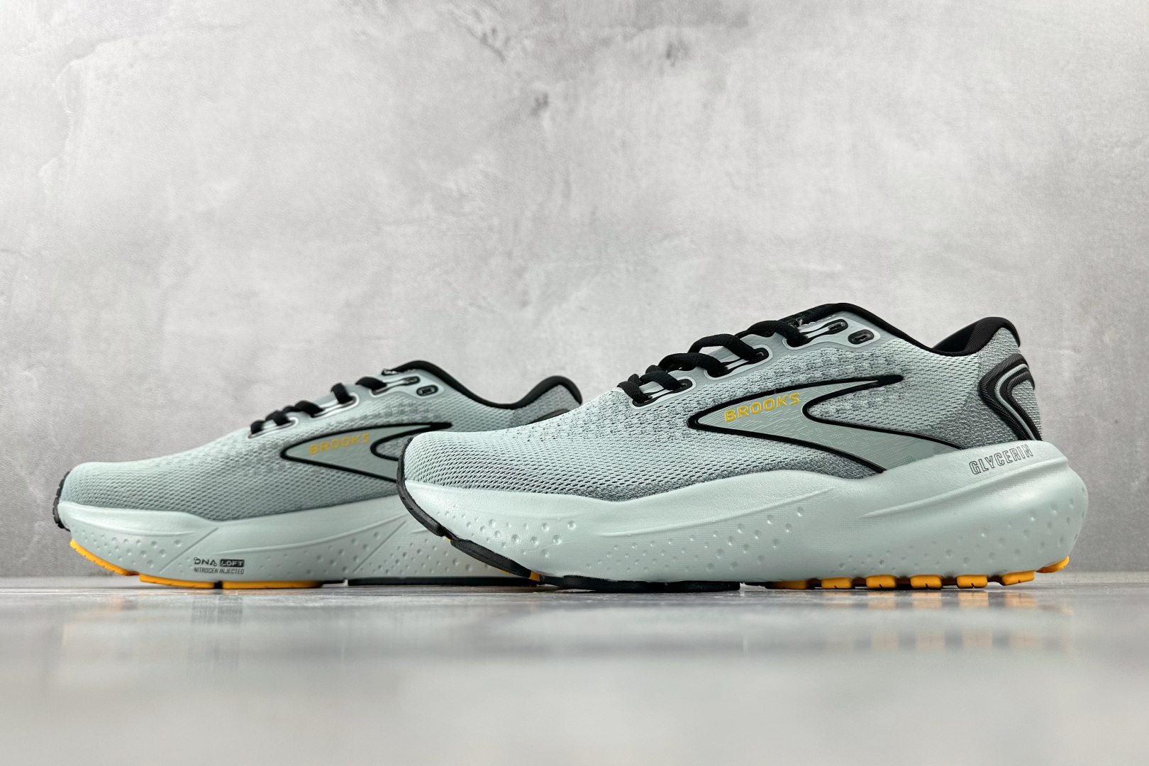 Brooks Basic Shoes White L-s