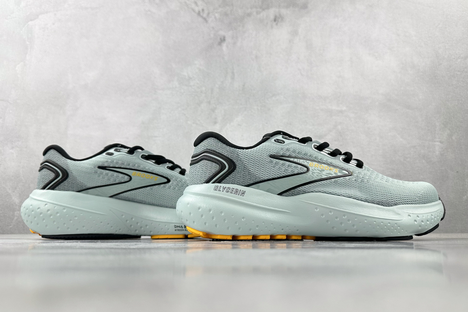 Brooks Basic Shoes White L-s