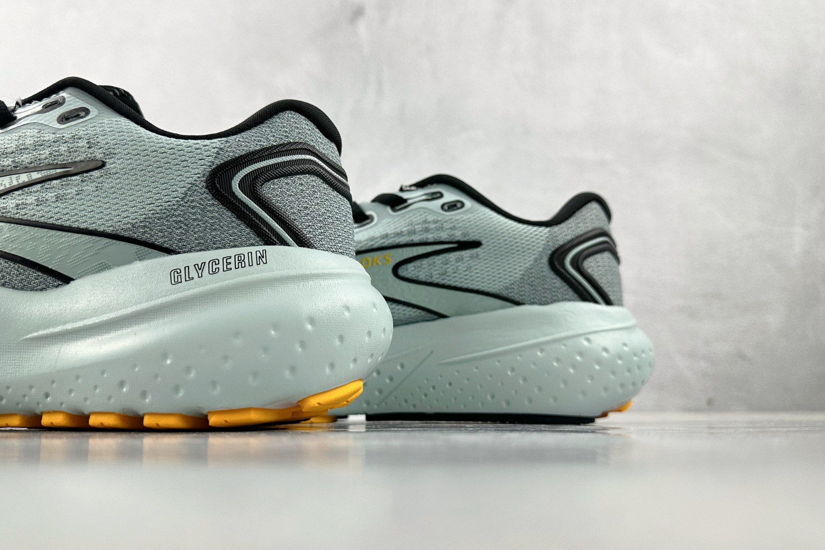 Brooks Basic Shoes White L-s