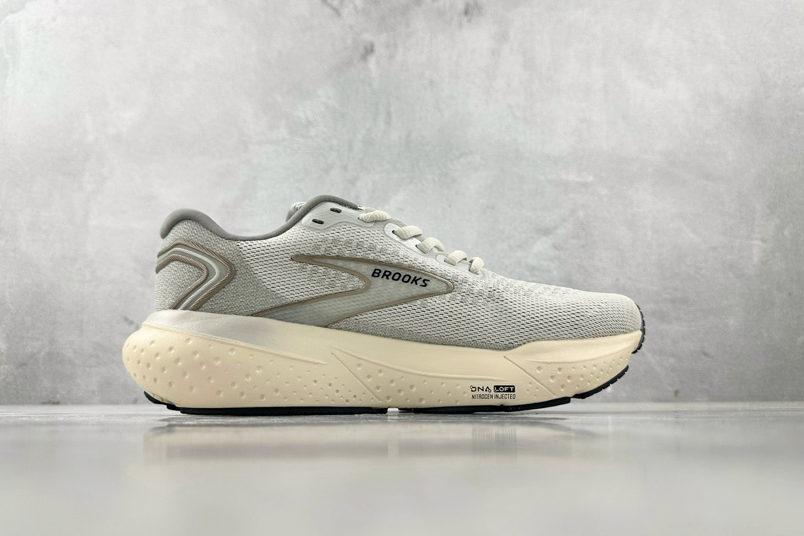 Brooks Basic Shoes White L-s