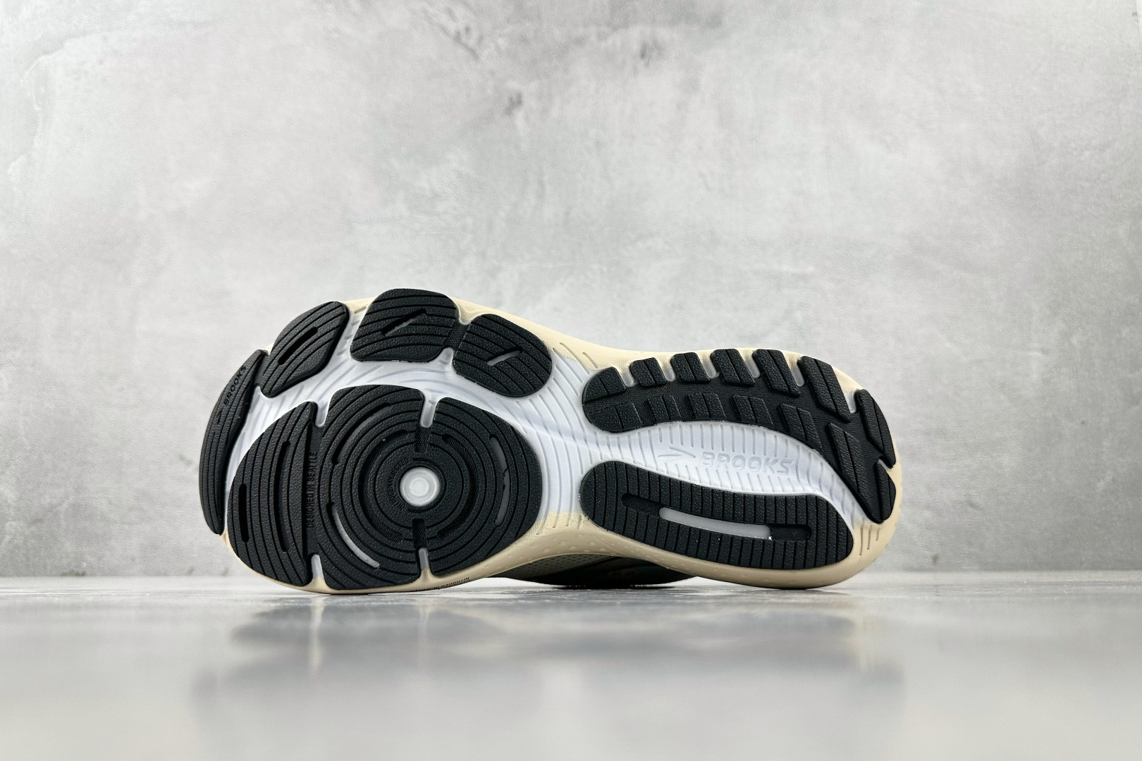 Brooks Basic Shoes White L-s