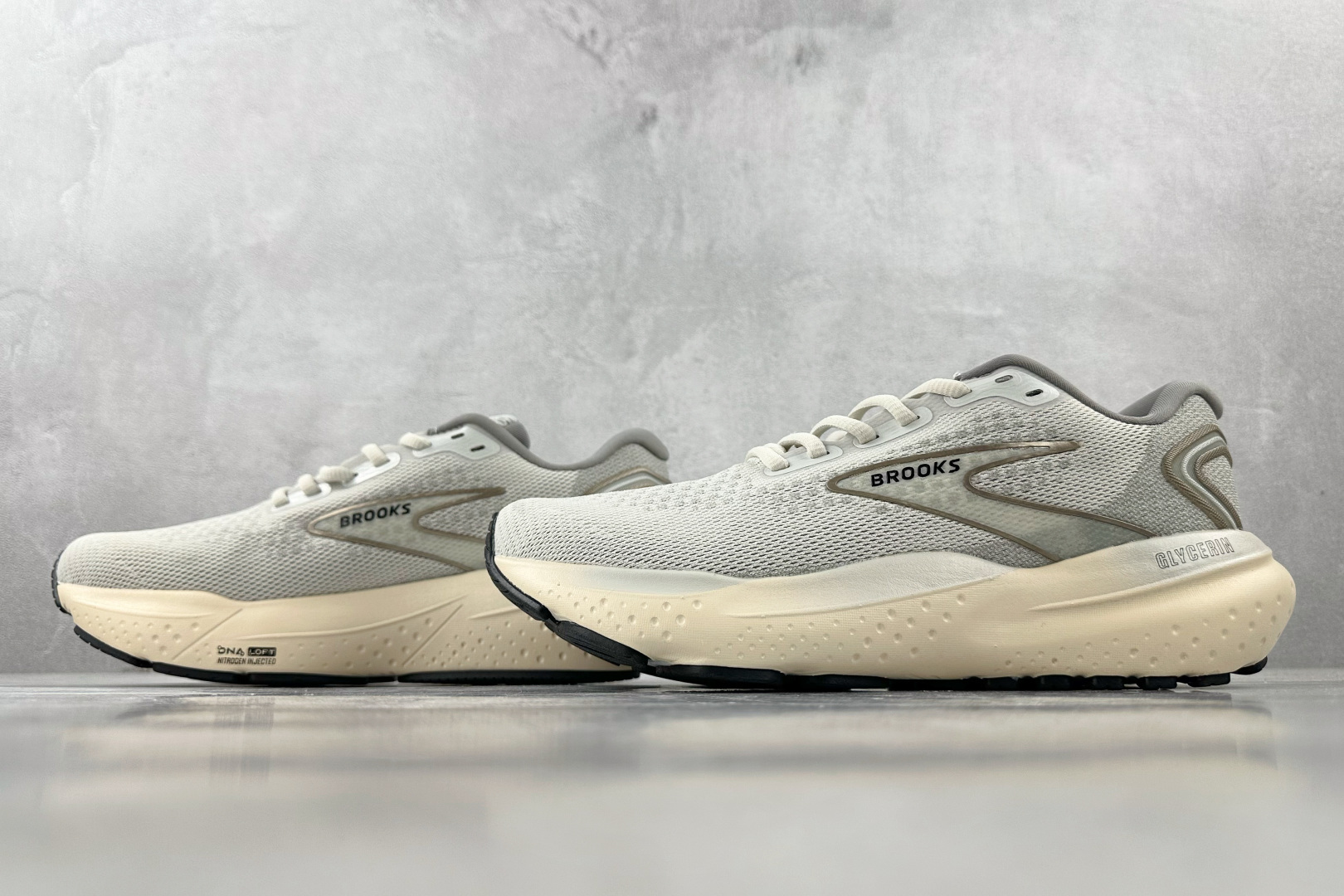 Brooks Basic Shoes White L-s