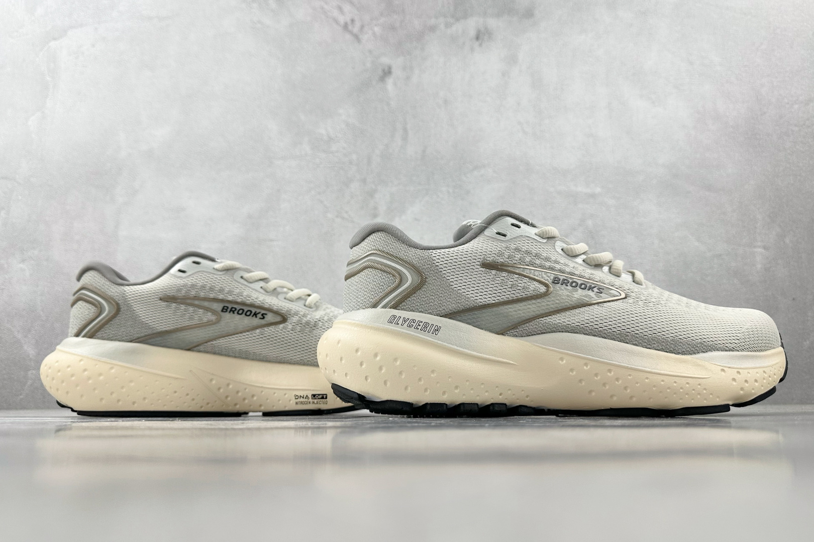 Brooks Basic Shoes White L-s