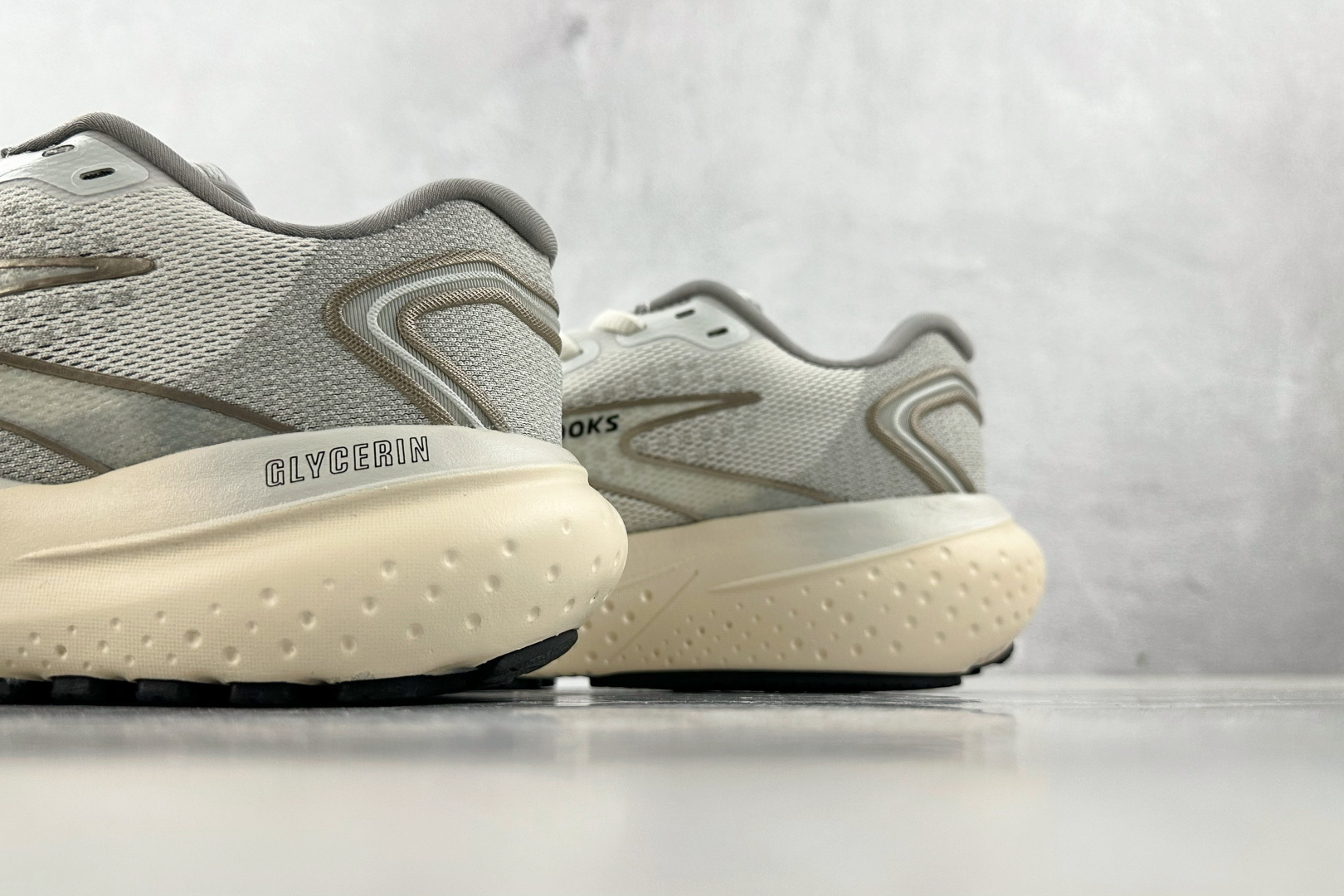 Brooks Basic Shoes White L-s