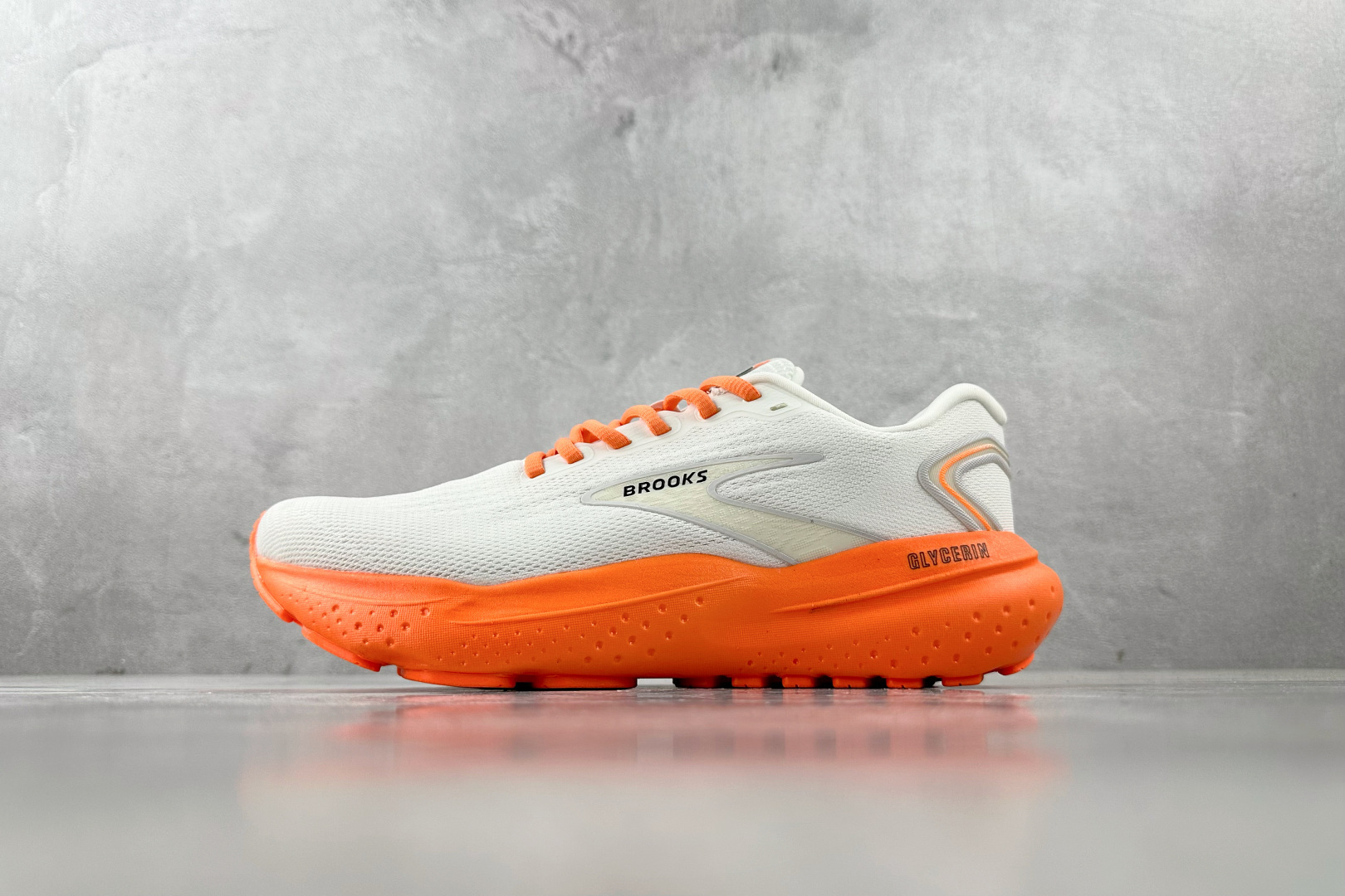 Brooks Basic Shoes White L-s