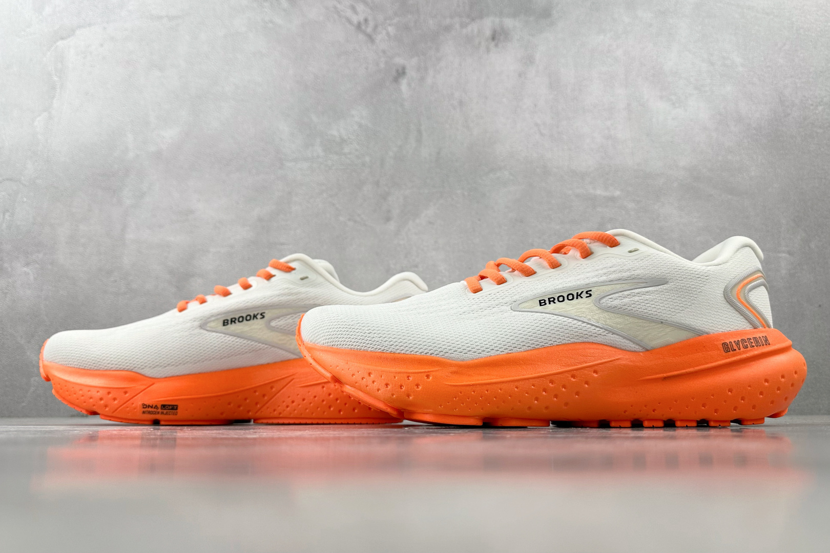 Brooks Basic Shoes White L-s