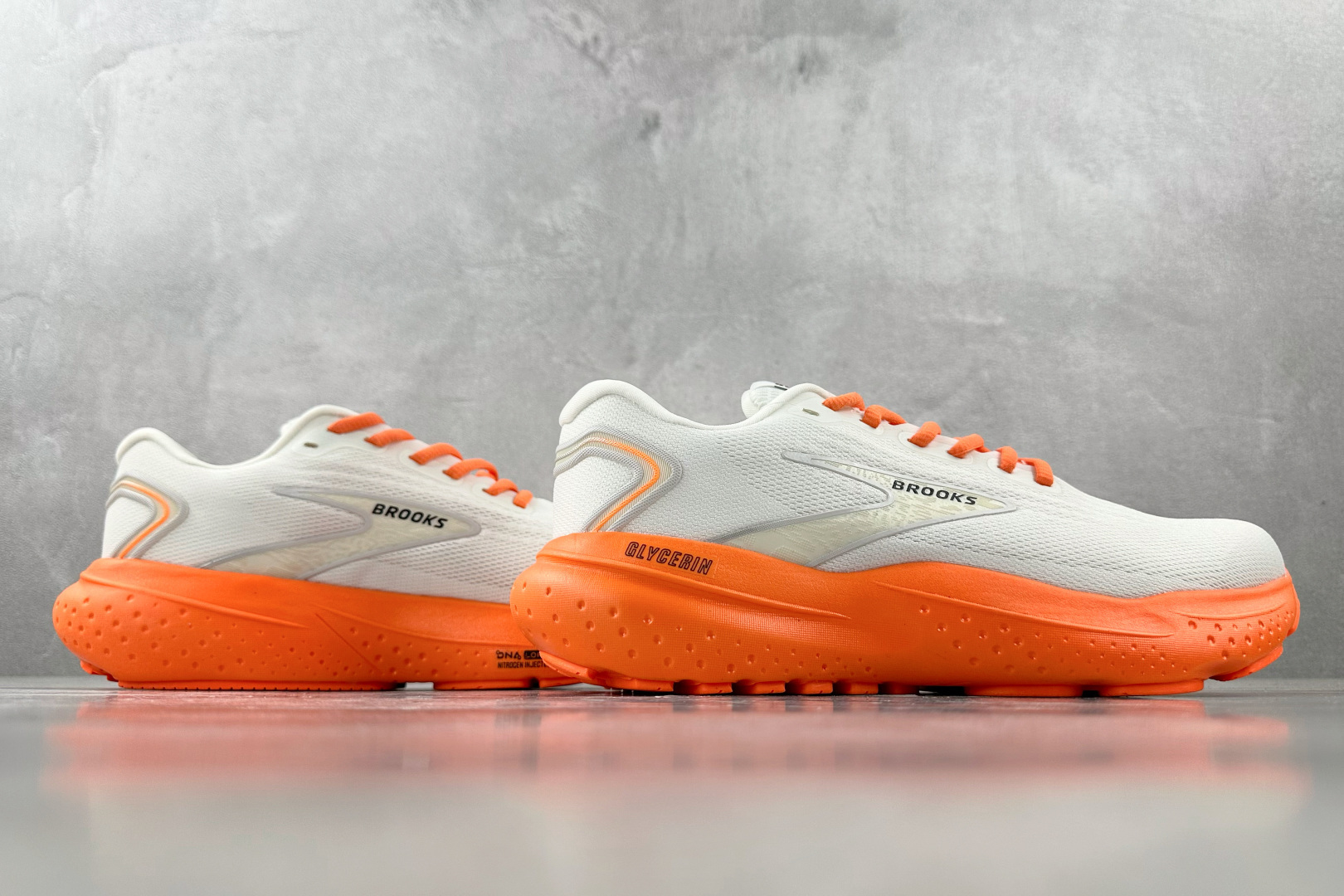 Brooks Basic Shoes White L-s