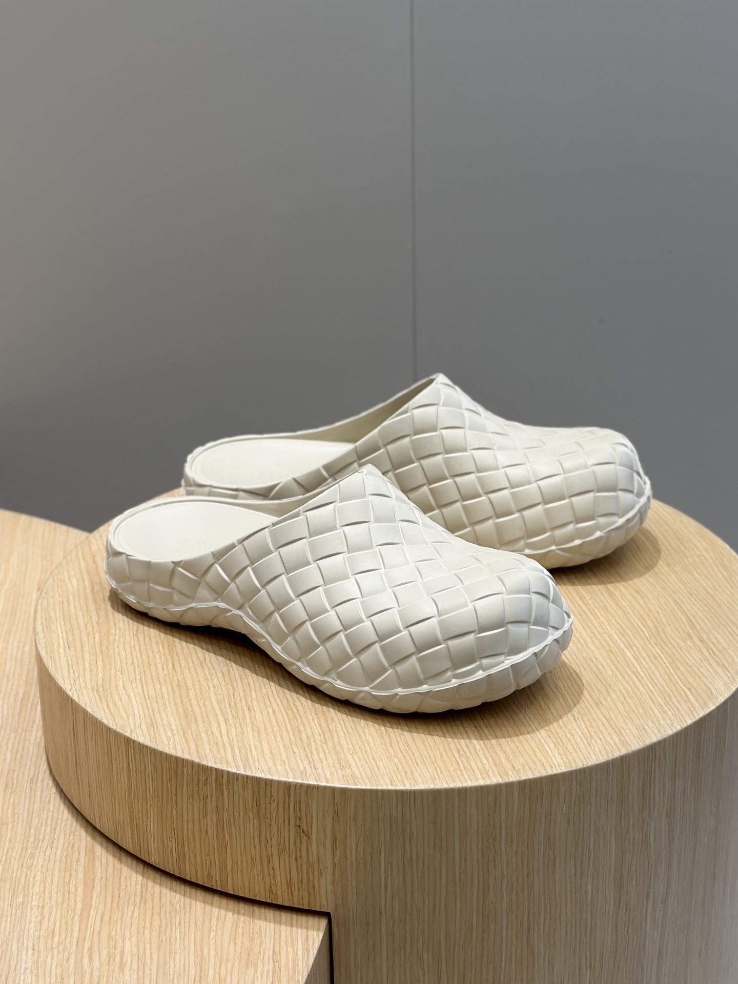 Bottega Veneta Male Sandals S