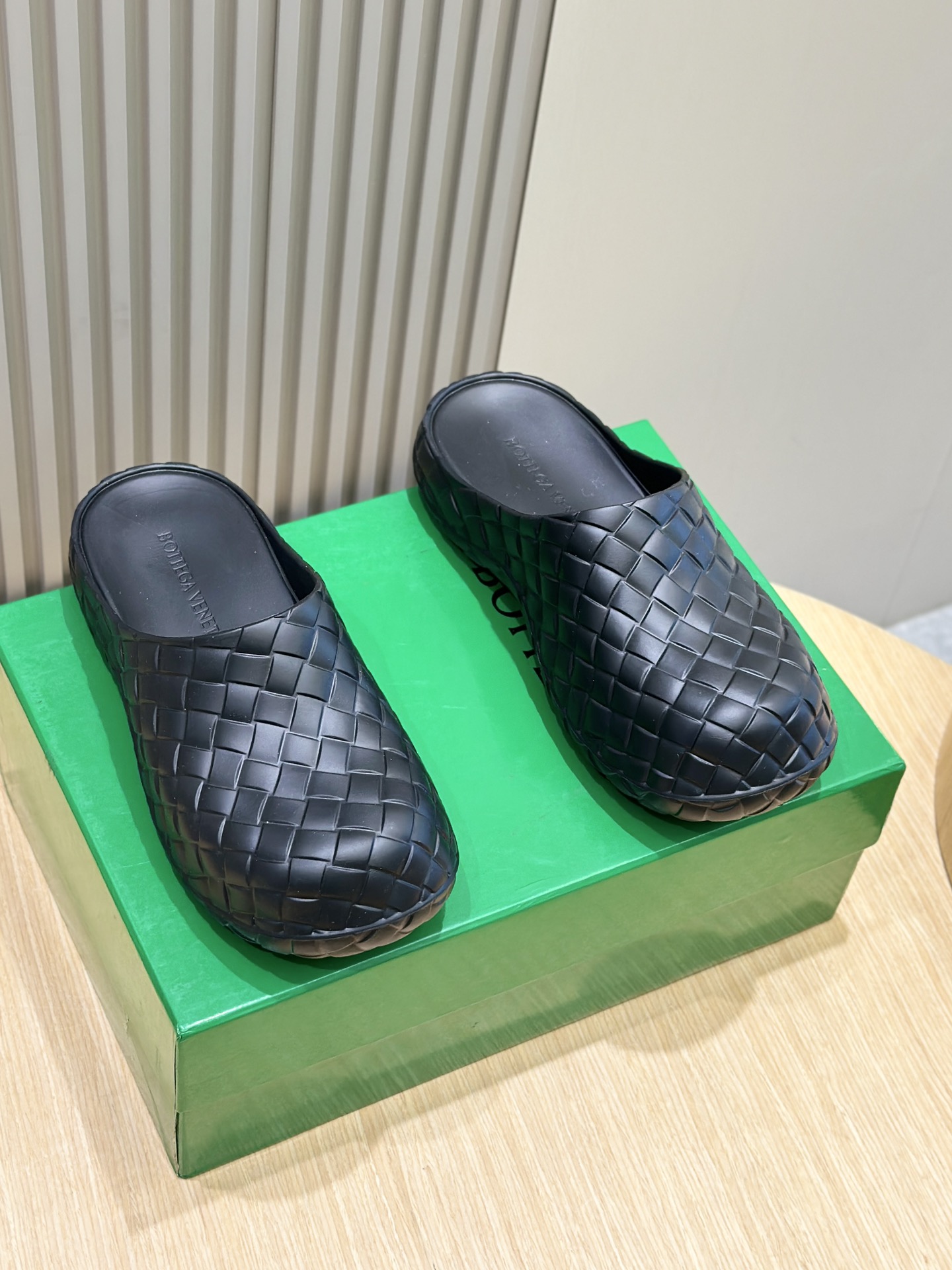 Bottega Veneta Male Sandals S