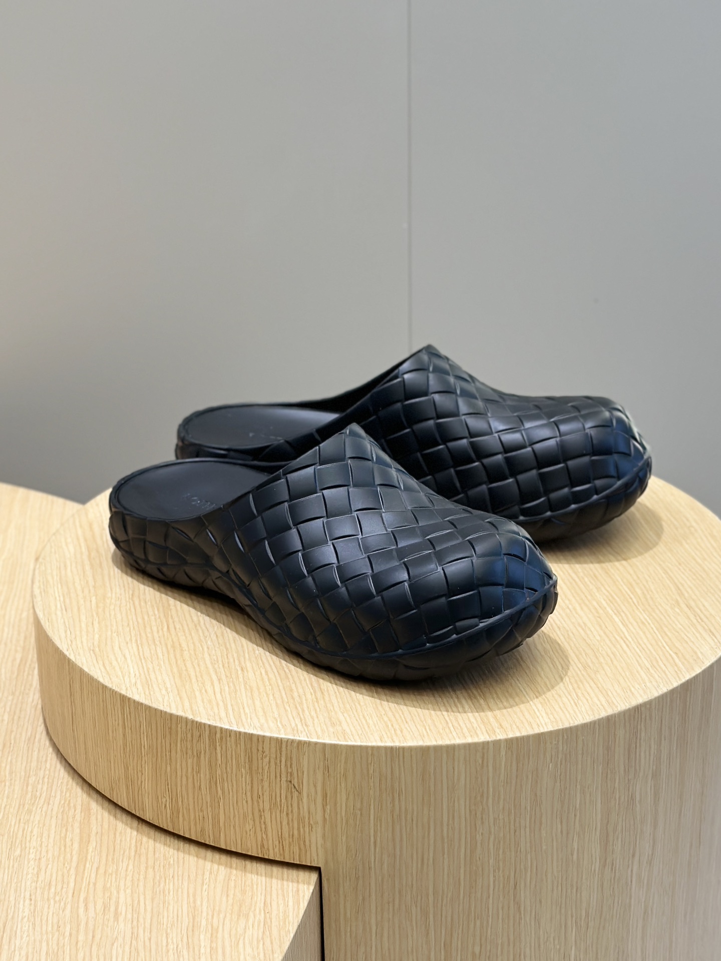 Bottega Veneta Male Sandals S