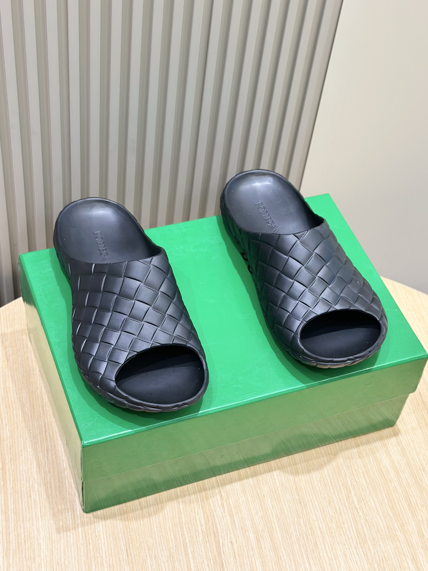 Bottega Veneta Male Sandals S