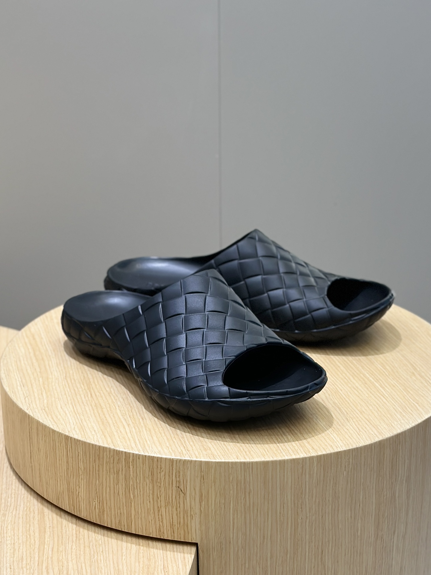 Bottega Veneta Male Sandals S