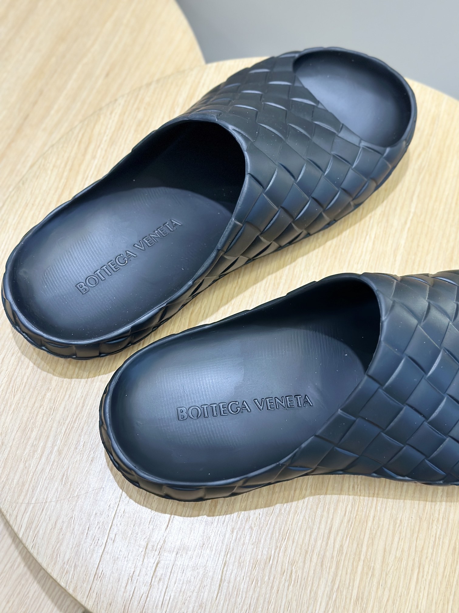 Bottega Veneta Male Sandals S