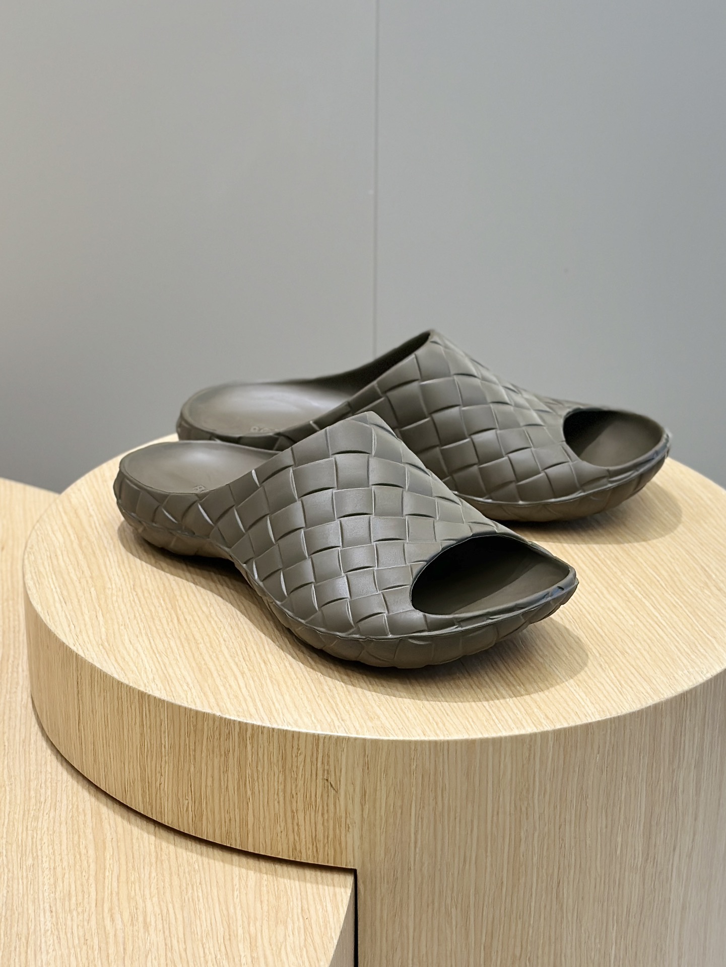 Bottega Veneta Male Sandals S