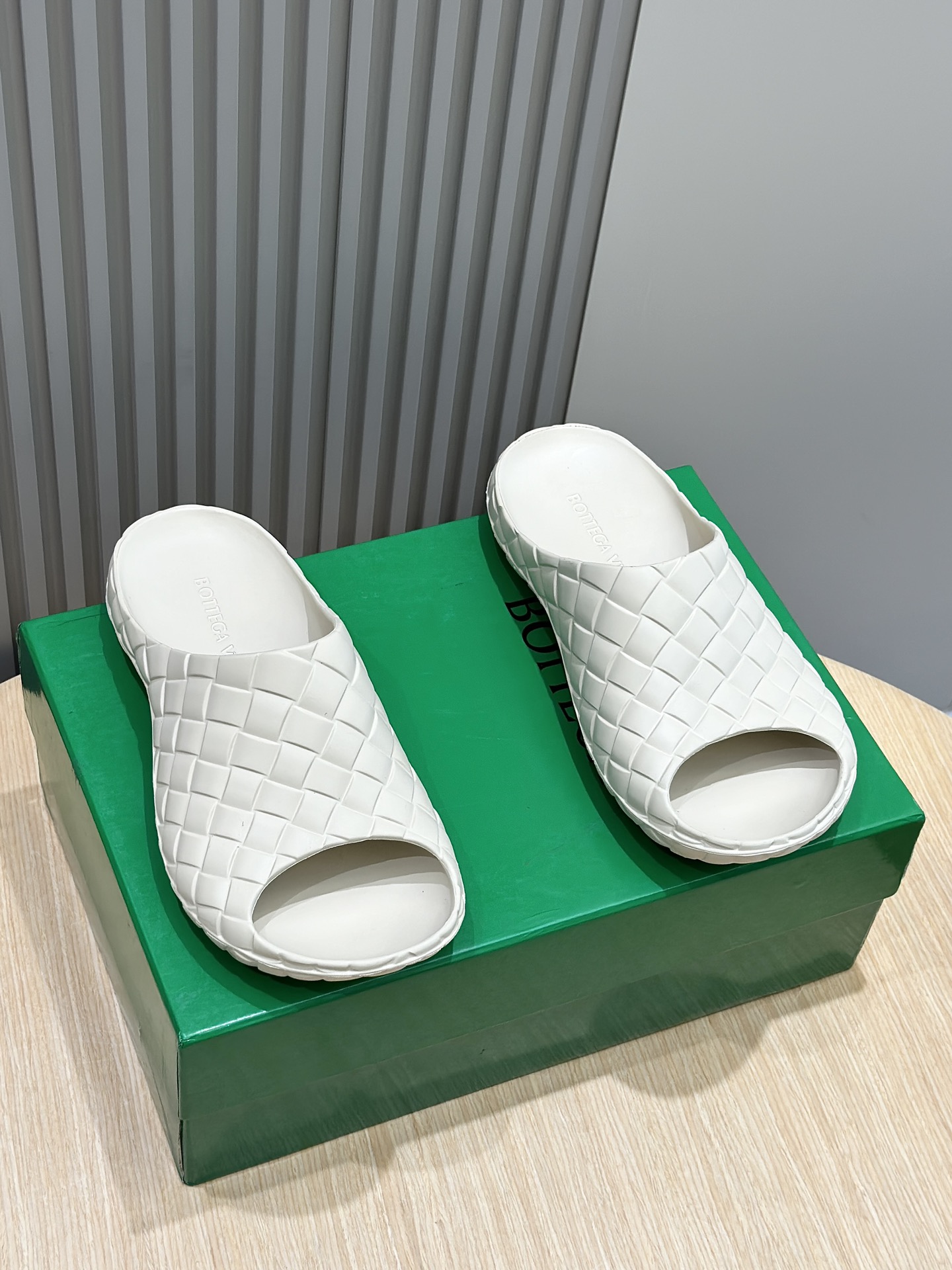 Bottega Veneta Male Sandals S