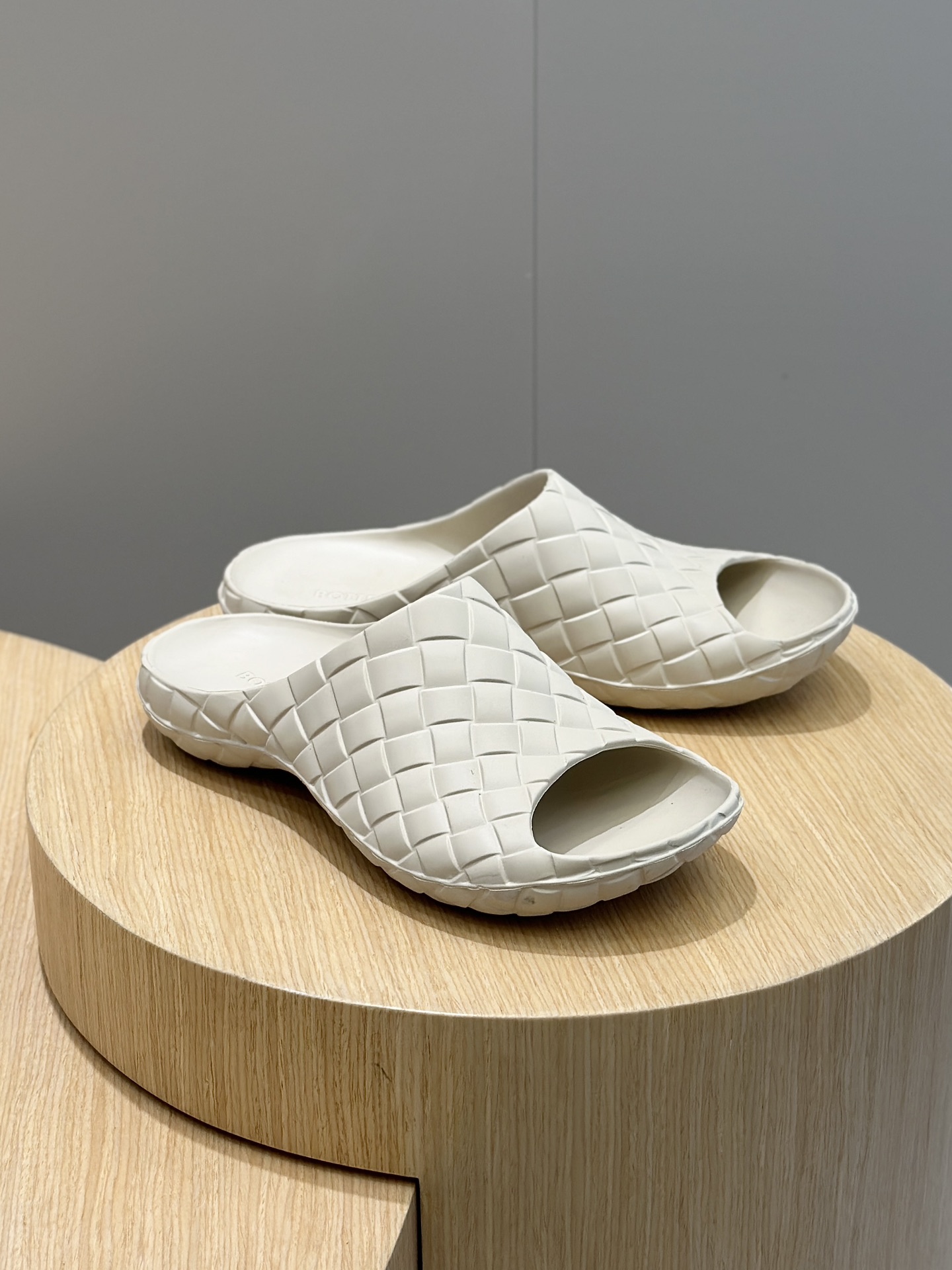 Bottega Veneta Male Sandals S