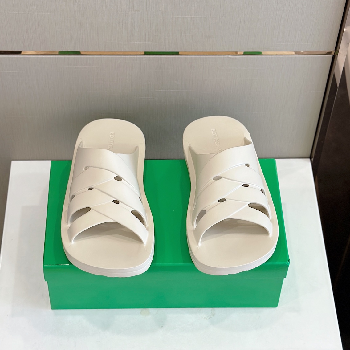 Bottega Veneta Female Slippers S