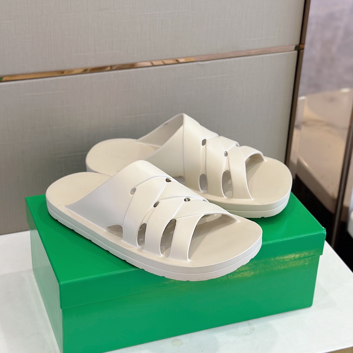 Bottega Veneta Female Slippers S