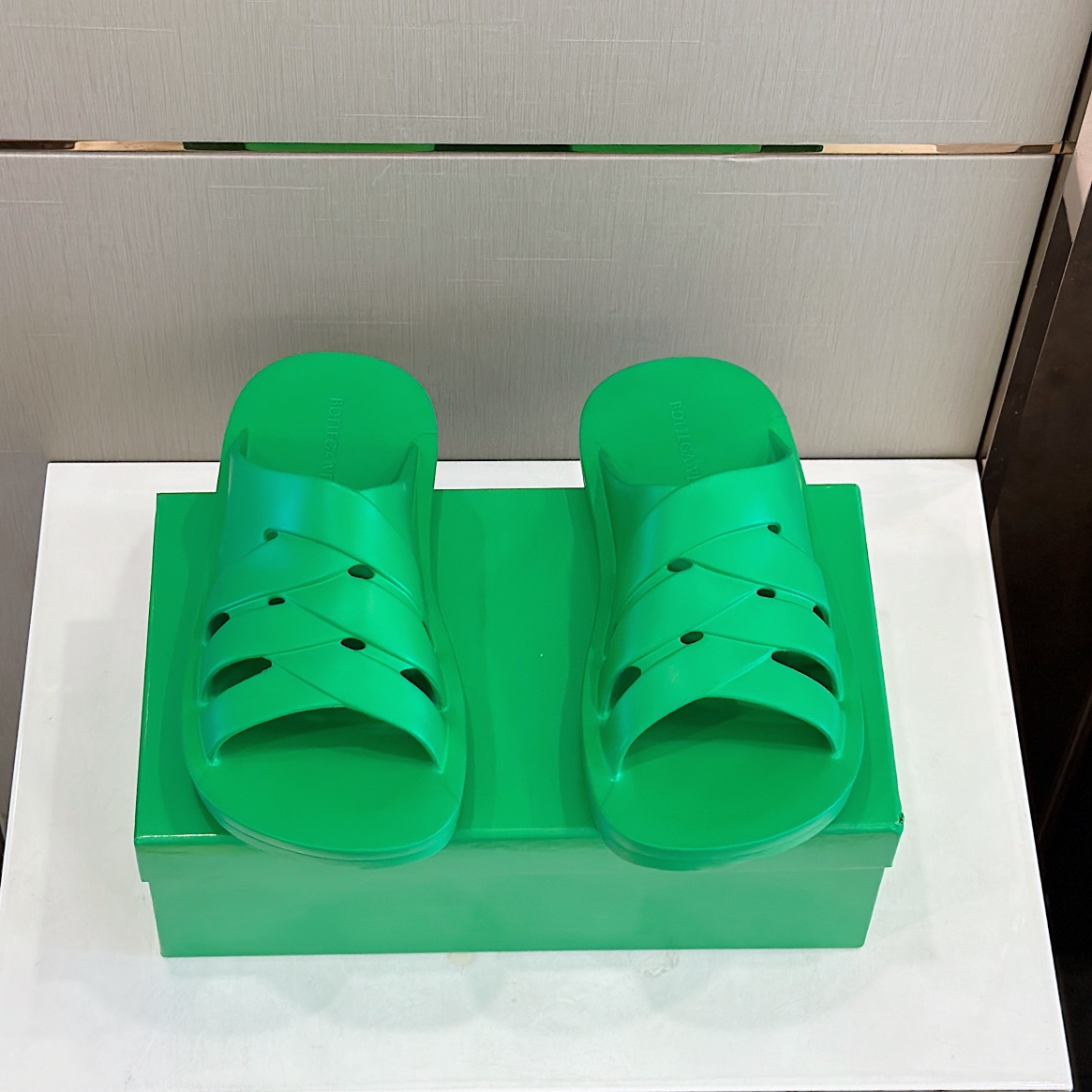 Bottega Veneta Female Slippers S