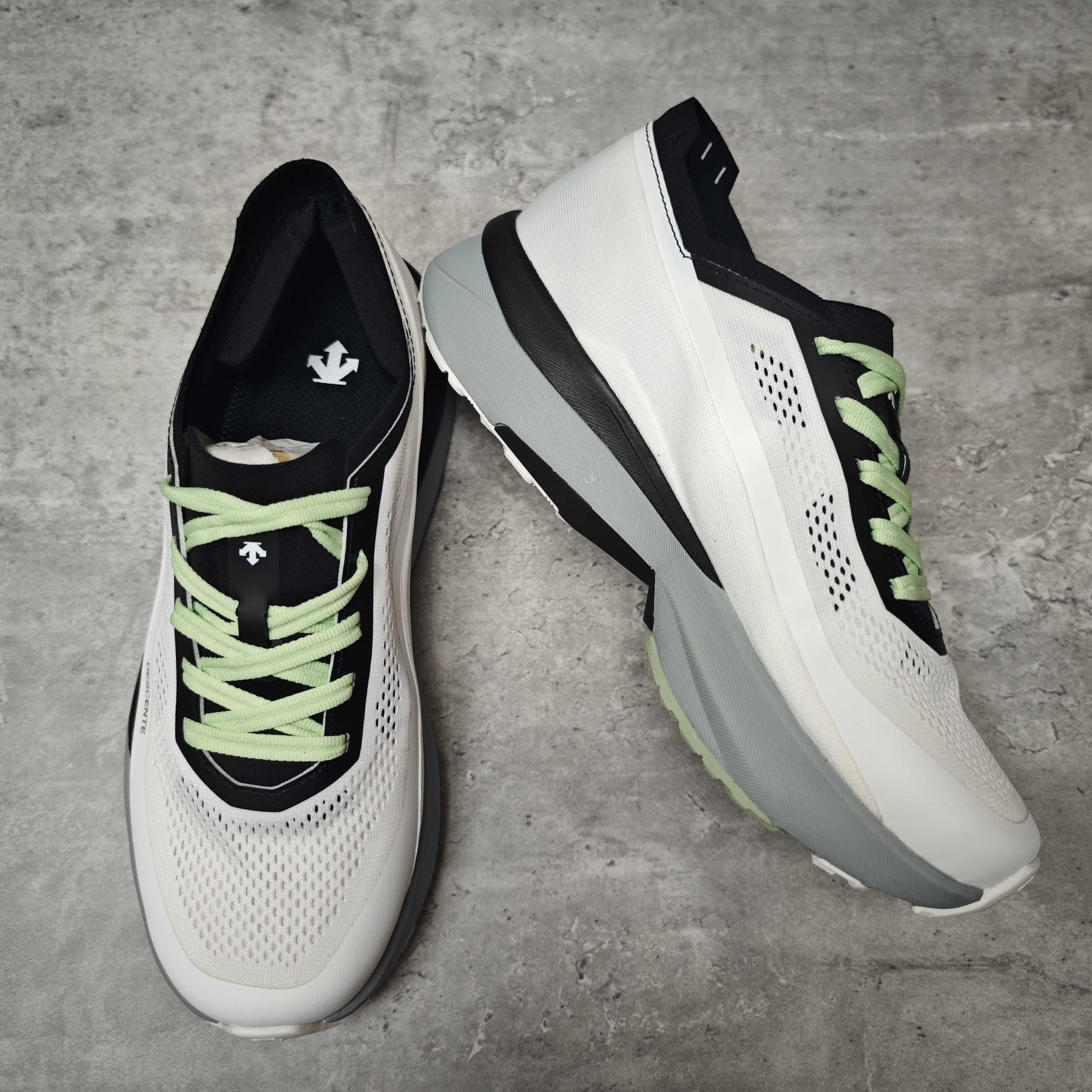 Descente Male Running Shoes Breathable L-s