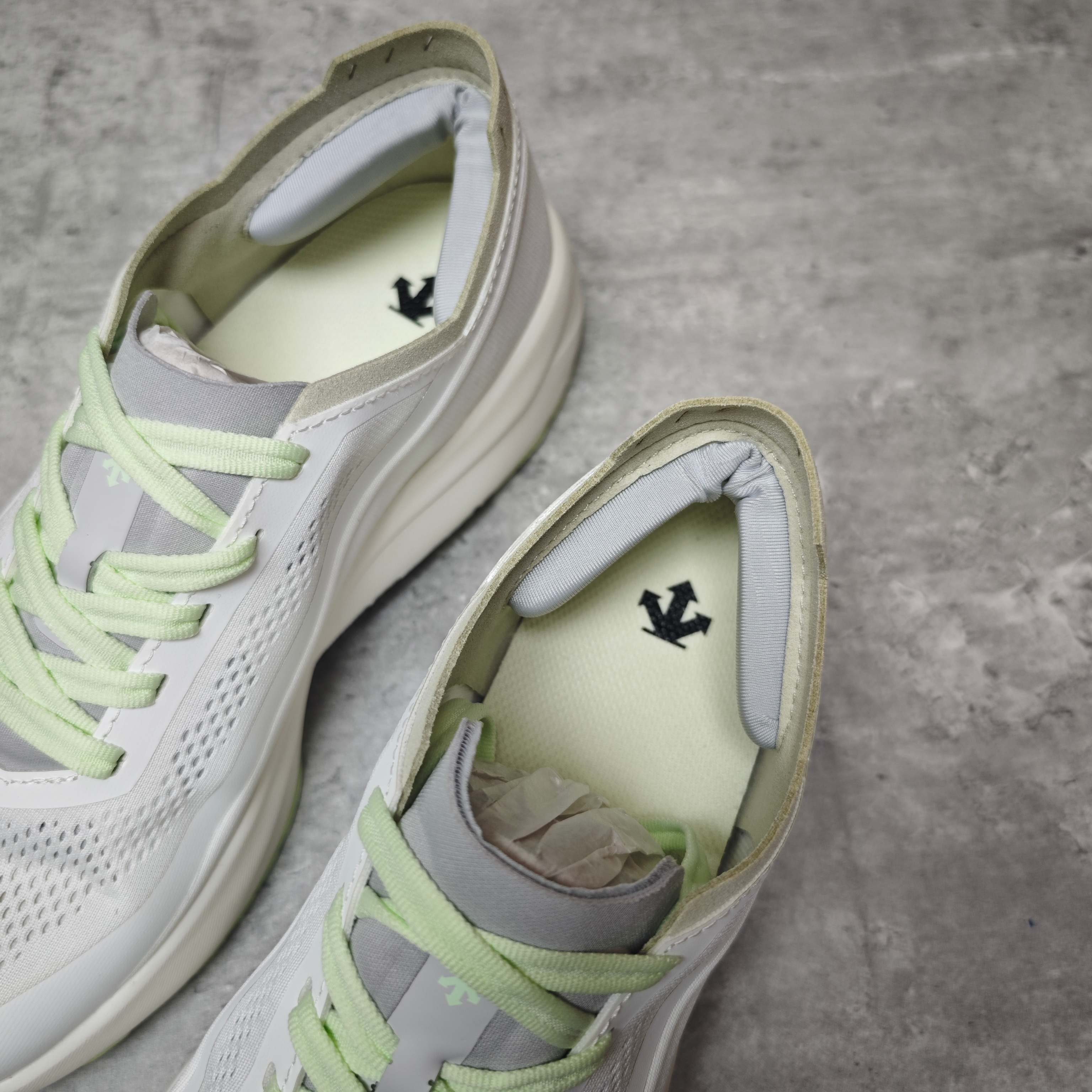 Descente Male Running Shoes Breathable L-s