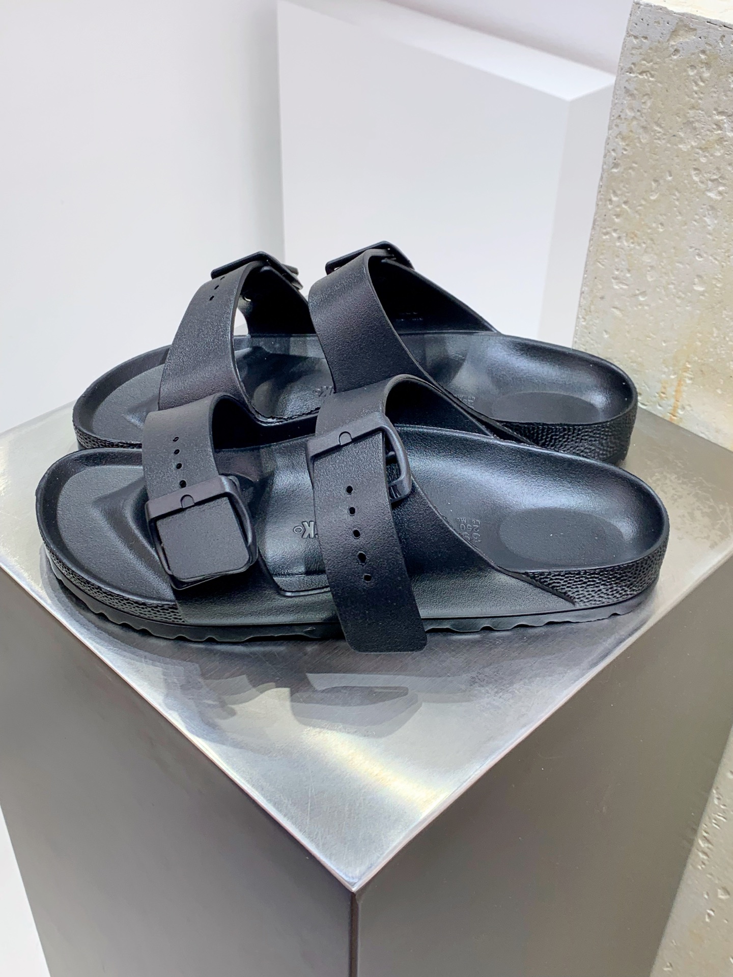 Calvin Klein Sandals S